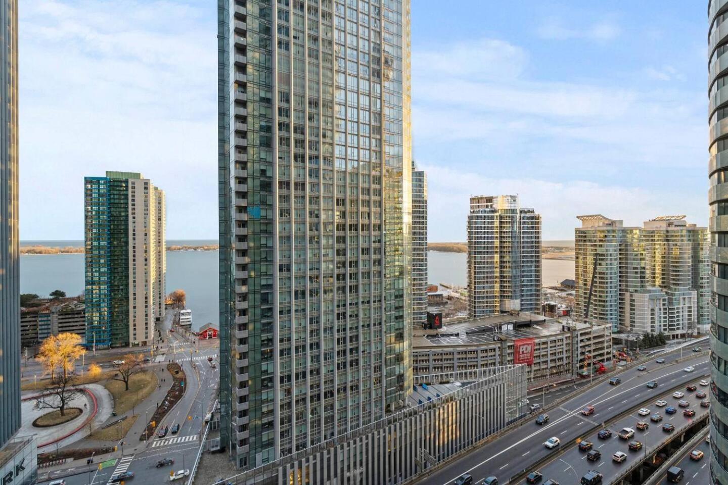 Home Away From Home Toronto Luaran gambar