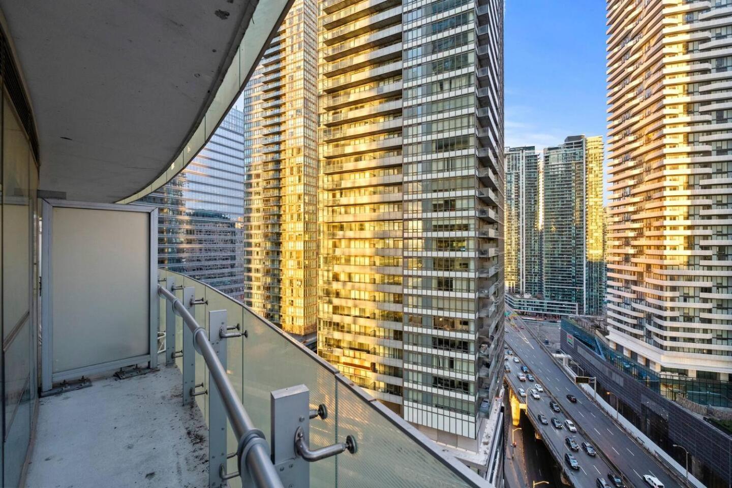 Home Away From Home Toronto Luaran gambar
