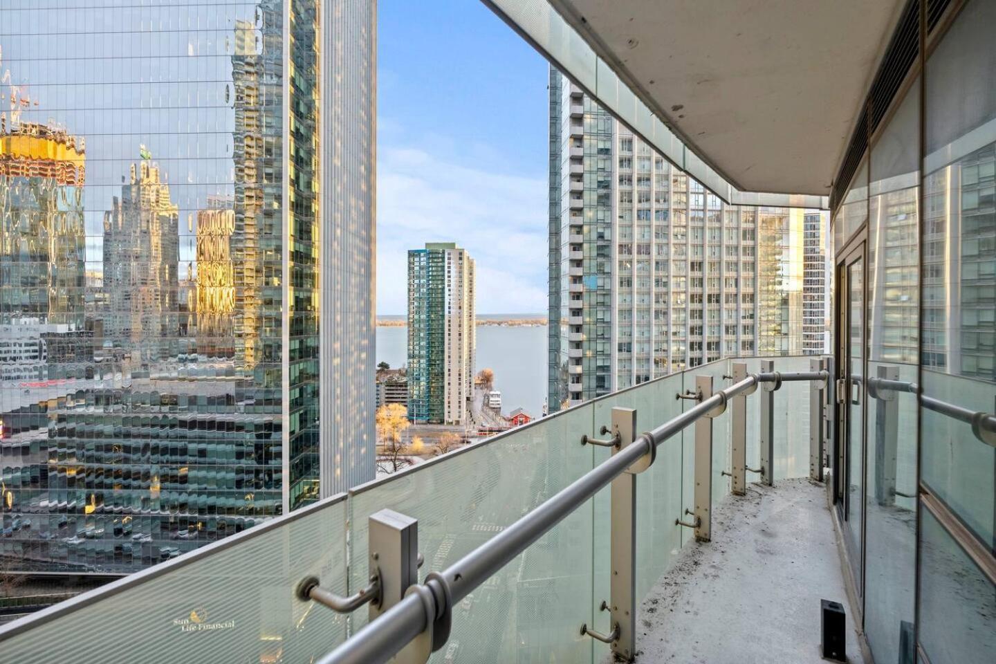 Home Away From Home Toronto Luaran gambar